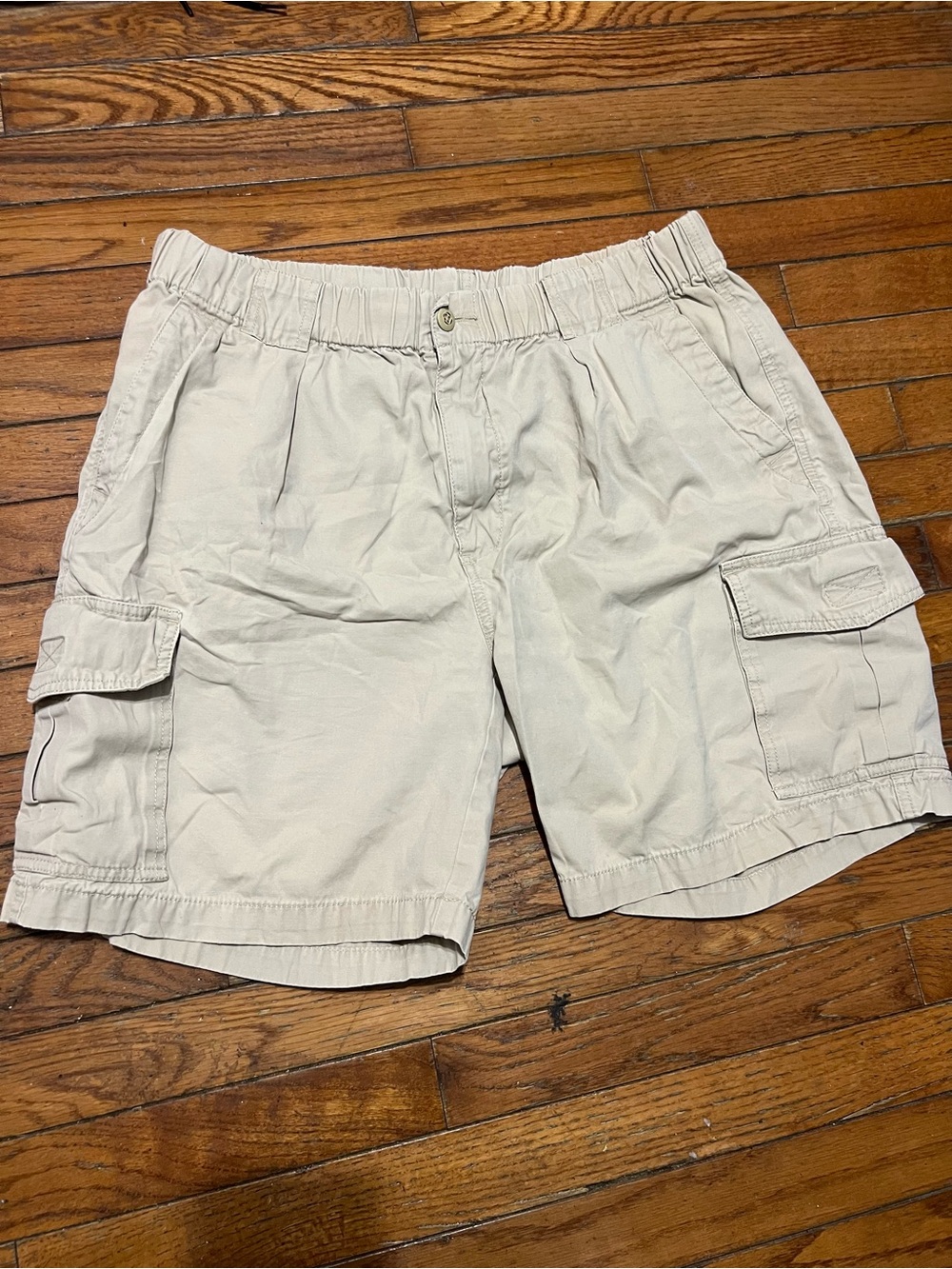 Tommy Bahama Light Khaki Cargo Shorts size L